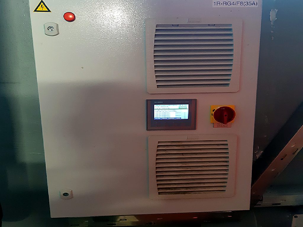 Elektro omara s HMI panelom in krmilnimi tipkami