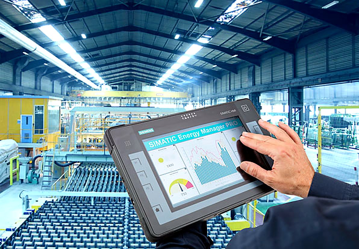 Programiranje krmiljenja na prenosnem Siemens SIMATIC HMI panelu v proizvodni hali